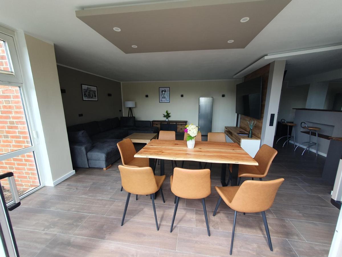 Neumuehler Hof Ferienwohnung "Stefan" Bietet 4 Schlafzimmer Und 4 Baeder , Eine Grosse Badewanne Und Grosser Terrasse Zum Garten, Kostenfreie Parkmoeglichkeiten Schwerin  Exterior foto