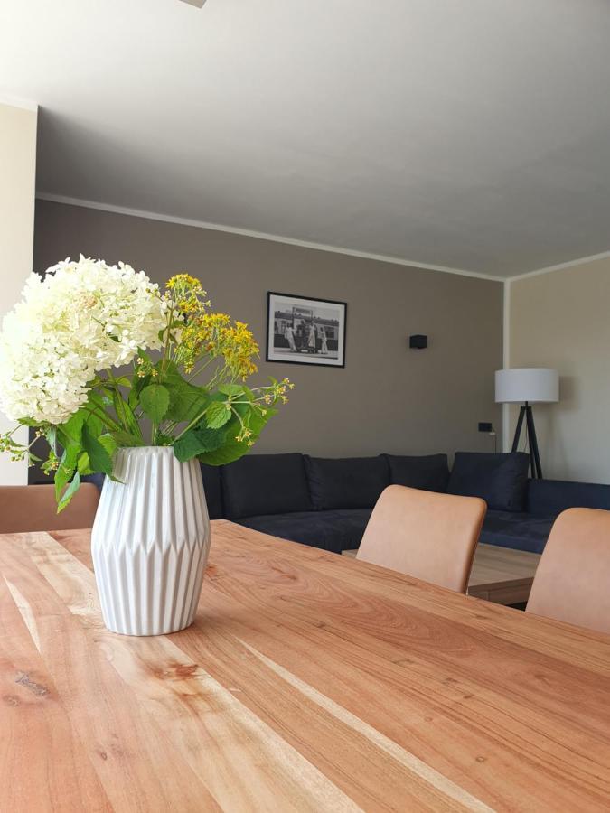 Neumuehler Hof Ferienwohnung "Stefan" Bietet 4 Schlafzimmer Und 4 Baeder , Eine Grosse Badewanne Und Grosser Terrasse Zum Garten, Kostenfreie Parkmoeglichkeiten Schwerin  Exterior foto