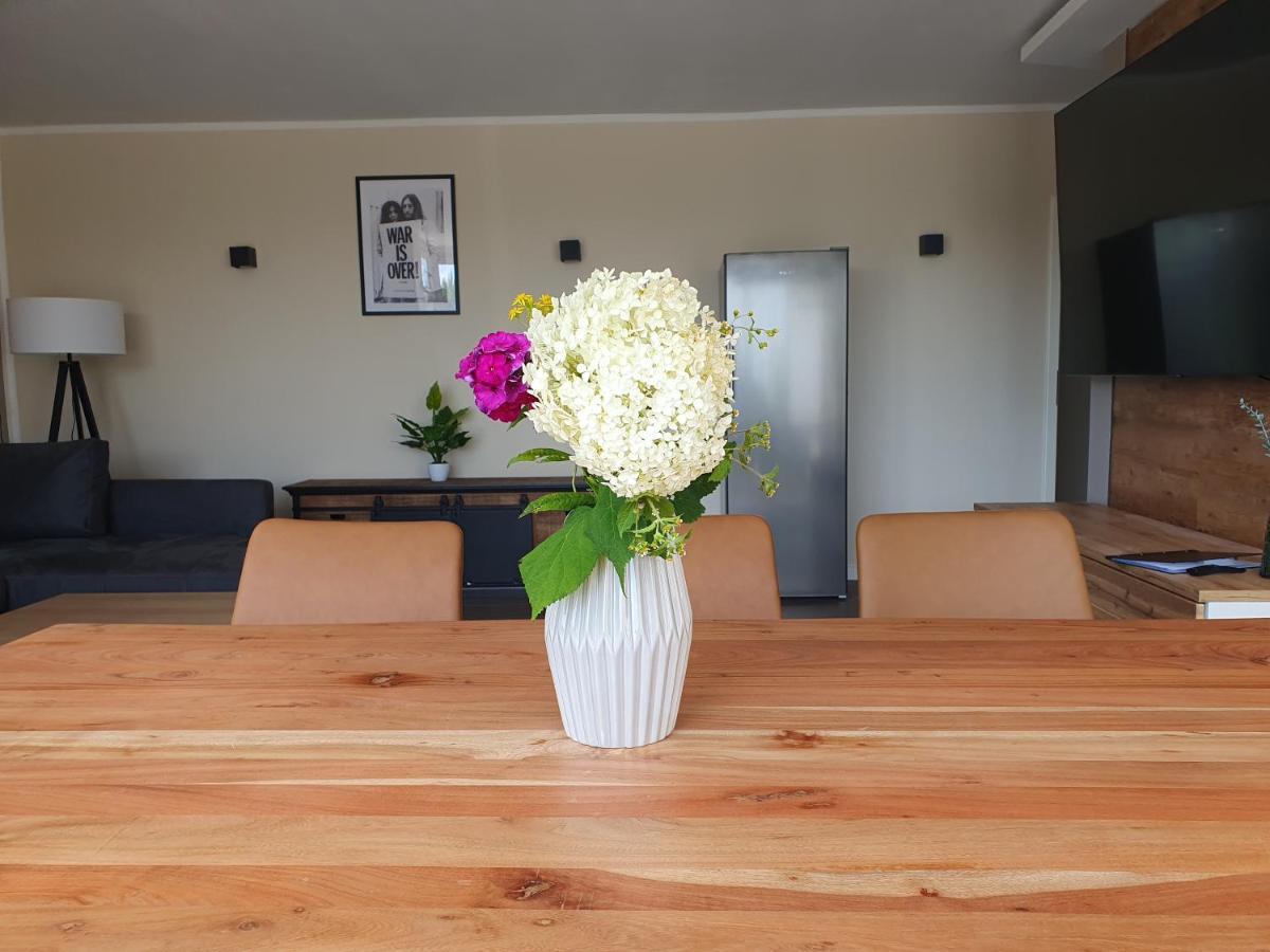 Neumuehler Hof Ferienwohnung "Stefan" Bietet 4 Schlafzimmer Und 4 Baeder , Eine Grosse Badewanne Und Grosser Terrasse Zum Garten, Kostenfreie Parkmoeglichkeiten Schwerin  Exterior foto